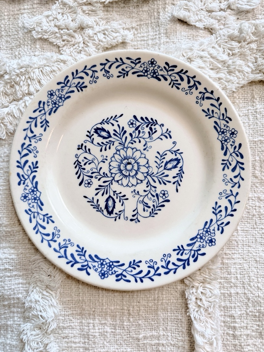 Vintage Oxford Brazil Blue & White Floral Plate 4870-1 Cottage Farmhouse 8.5”
